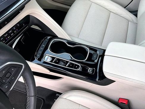 Used 2021 Buick Envision Essence w/ Technology Package I image 14