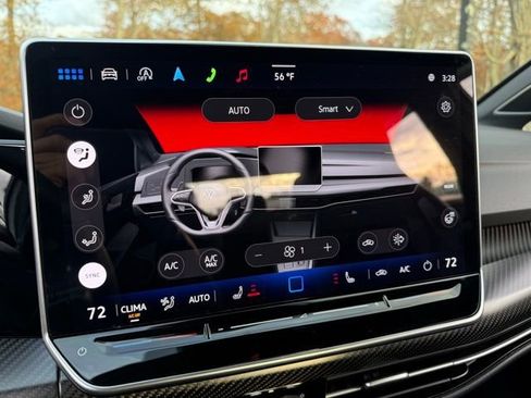 Used 2025 Volkswagen Golf R Black Edition image 28