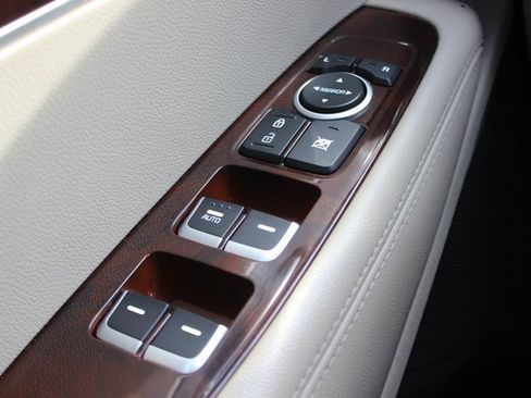 Used 2018 Kia Sorento LX image 16