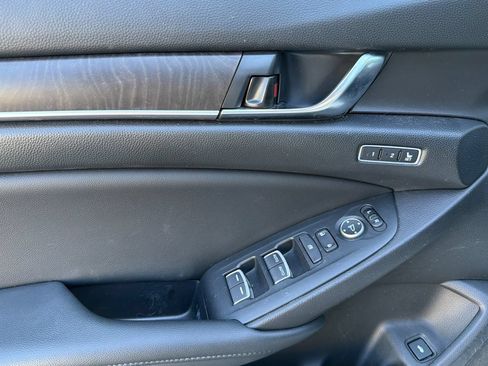 Used 2021 Honda Accord EX-L image 11