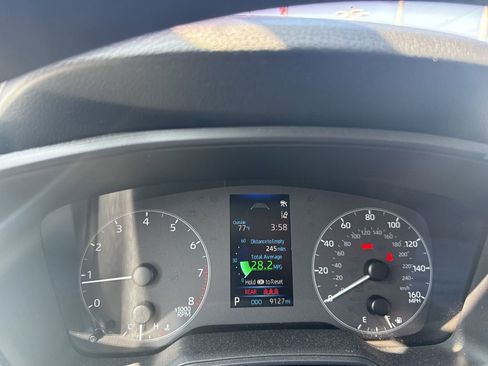 Used 2025 Toyota Corolla Cross L image 21