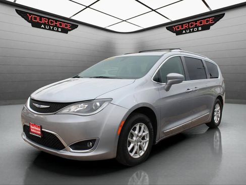 Used 2020 Chrysler Pacifica Touring-L FWD image 1