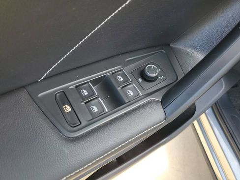 Used 2023 Volkswagen Tiguan SE FWD image 15