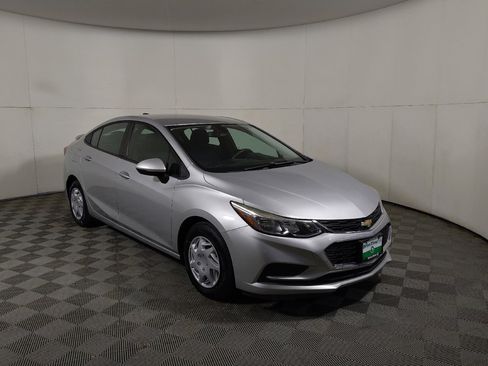 Used 2018 Chevrolet Cruze LS image 13