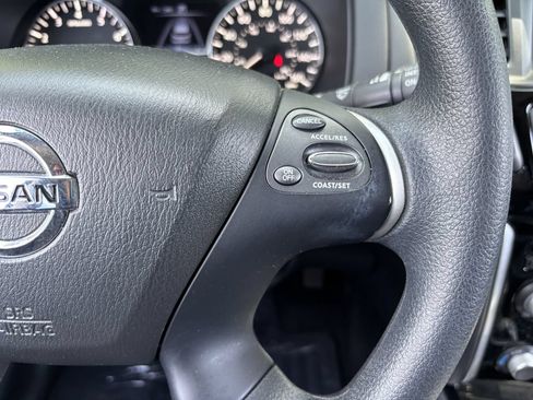 Used 2019 Nissan Pathfinder S AWD/4WD image 15