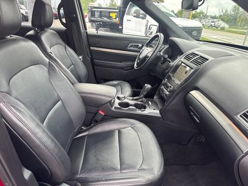 Used 2018 Ford Explorer XLT w/ Equipment Group 202A AWD/4WD image 34