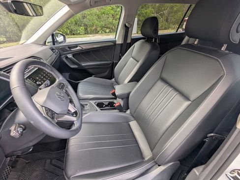 Used 2024 Volkswagen Tiguan SE FWD image 10