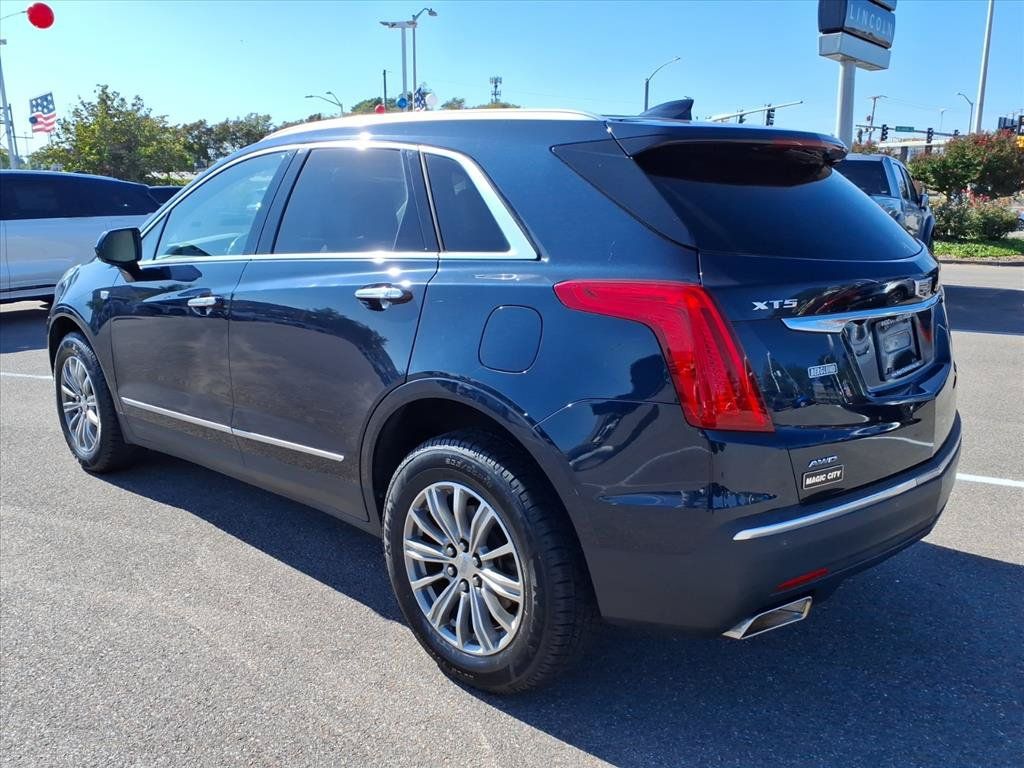 Used 2017 Cadillac XT5 Luxury w/ Driver Awareness Package AWD/4WD image 3