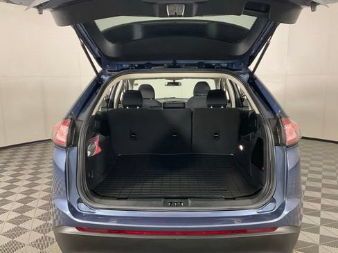 Used 2018 Ford Edge SE FWD image 34
