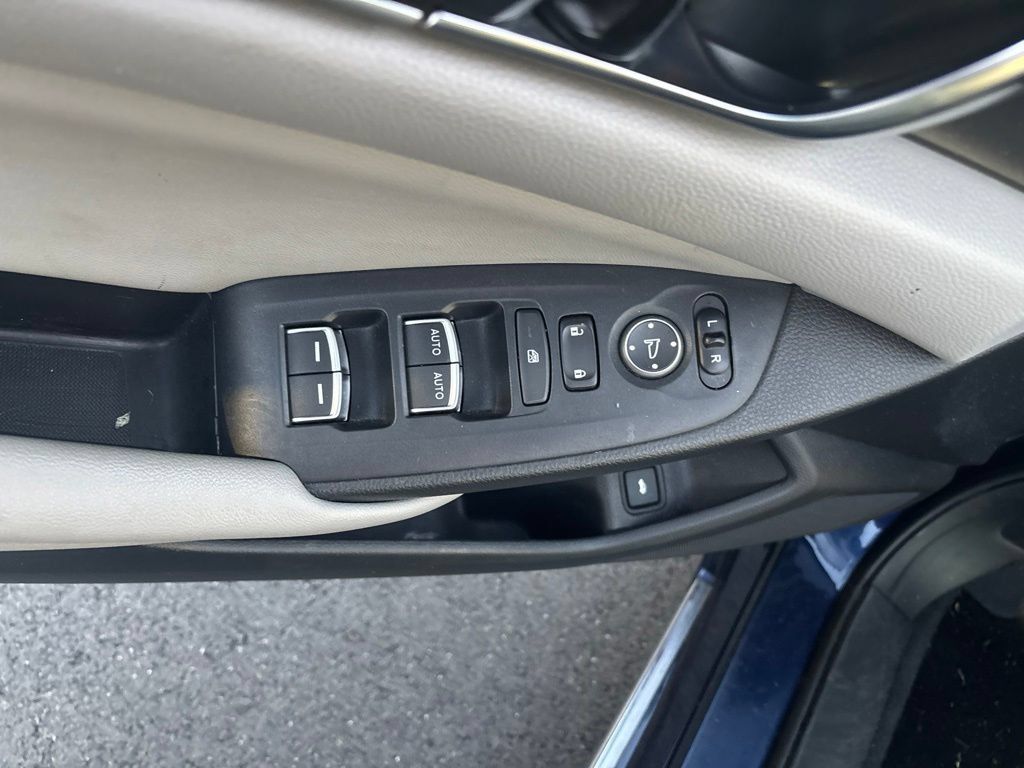 Used 2019 Honda Accord EX image 9