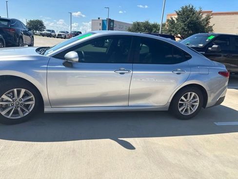Used 2025 Toyota Camry LE FWD image 5