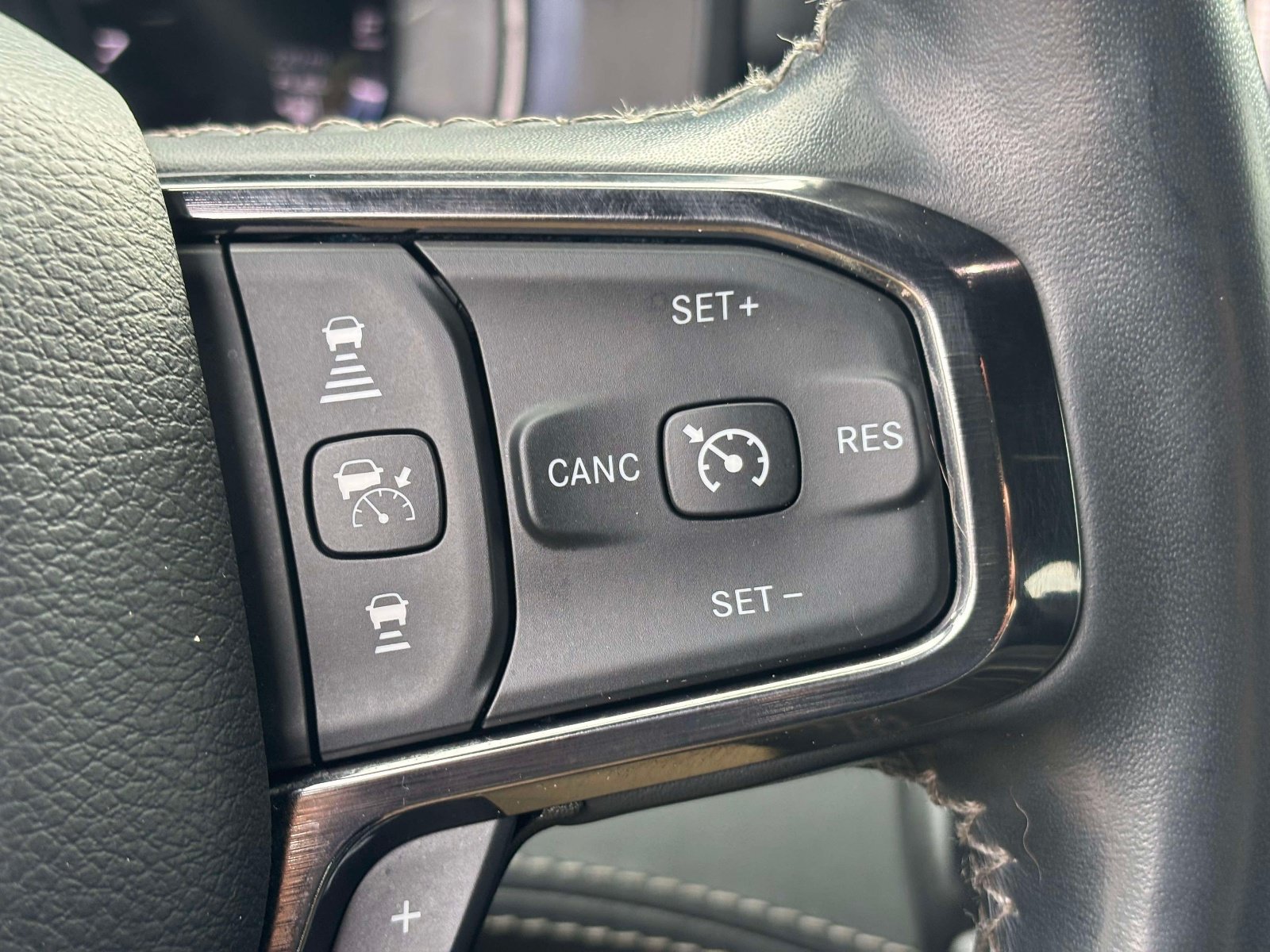 Used 2024 RAM 1500 Limited AWD/4WD image 21