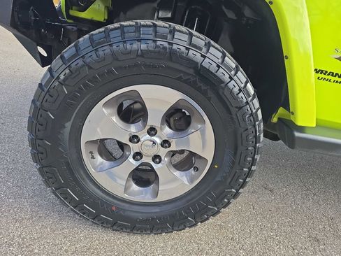 Used 2016 Jeep Wrangler Unlimited Sahara image 32