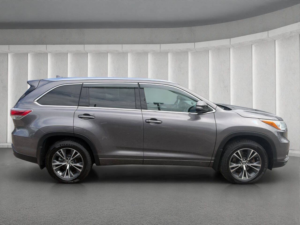 Used 2016 Toyota Highlander XLE AWD/4WD image 6