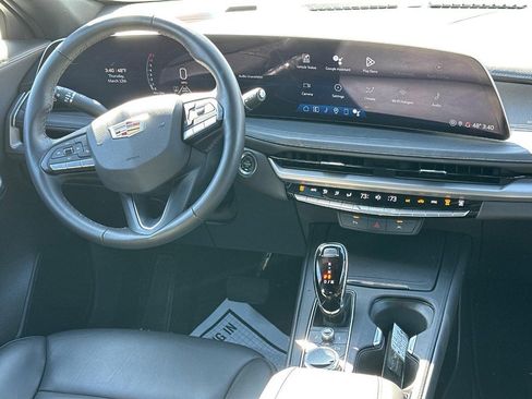 Used 2025 Cadillac XT4 Premium Luxury AWD/4WD image 8