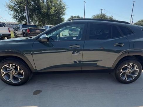 Used 2025 Chevrolet Trax LT FWD image 5