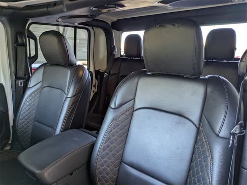Used 2023 Jeep Gladiator Overland image 7