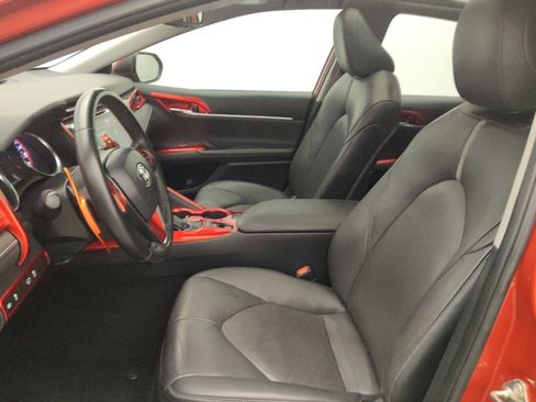 Used 2019 Toyota Camry XSE FWD image 17