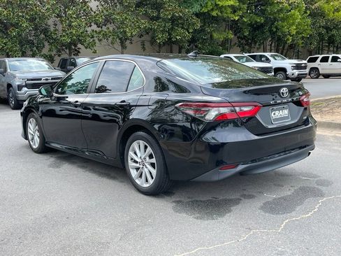 Used 2022 Toyota Camry LE FWD image 5
