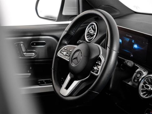 Used 2020 Mercedes-Benz GLB 250 w/ Premium Package image 14