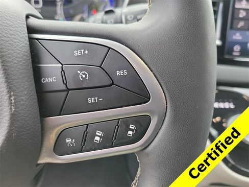 Certified 2024 Chrysler Pacifica Touring-L image 24