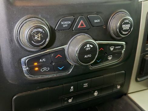 Used 2018 RAM 1500 SLT image 19