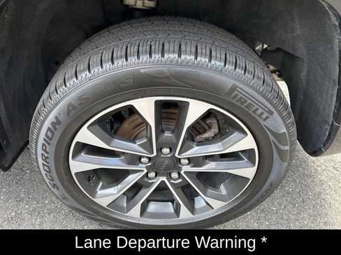 Certified 2022 Jeep Grand Cherokee Overland w/ Luxury Tech Group IV image 11