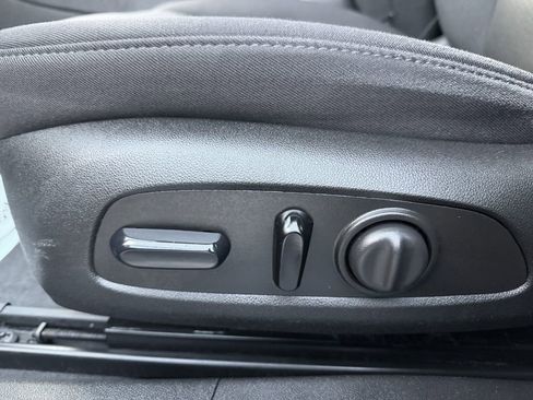 Used 2023 Chevrolet Malibu LT image 27