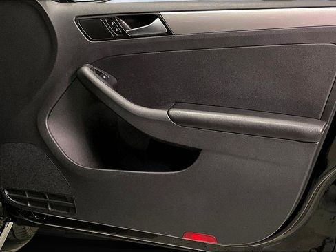 Used 2017 Volkswagen Jetta S image 27