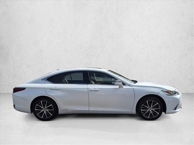 Used 2022 Lexus ES 300h w/ Premium Package FWD image 4