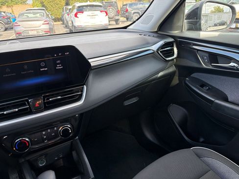 Used 2025 Chevrolet TrailBlazer LT FWD image 34