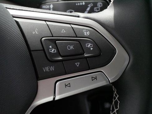 Certified 2023 Volkswagen Taos SEL image 25