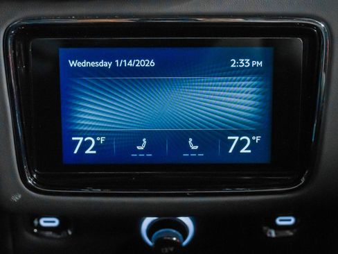 Used 2025 Bentley Bentayga image 33