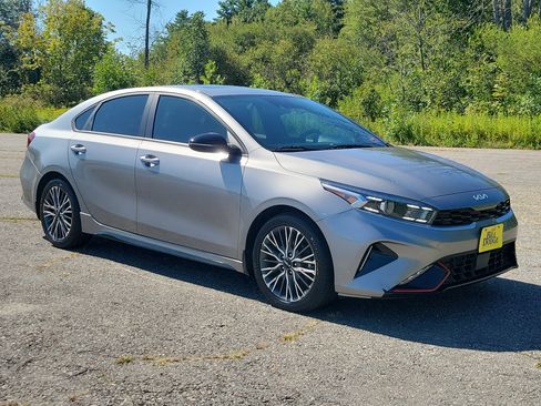 Used 2024 Kia Forte GT-Line w/ GT-Line Premium Package FWD image 3