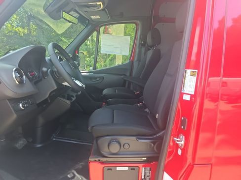 New 2025 Mercedes-Benz Sprinter 2500 image 9