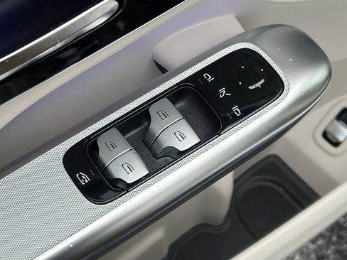 Used 2026 Mercedes-Benz GLC 300 4MATIC image 13