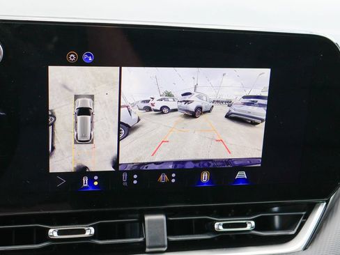 Used 2025 Chevrolet Equinox LT FWD image 4