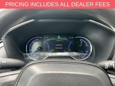 Used 2025 Toyota RAV4 XLE AWD/4WD image 13