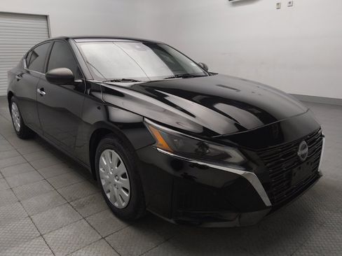 Used 2024 Nissan Altima 2.5 S FWD image 13