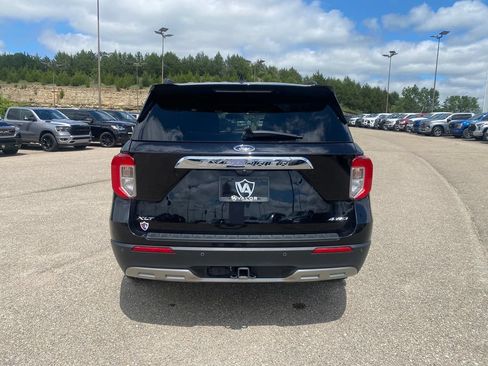 Used 2024 Ford Explorer XLT w/ Equipment Group 202A AWD/4WD image 5