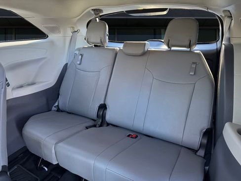 Used 2023 Toyota Sienna XLE image 17