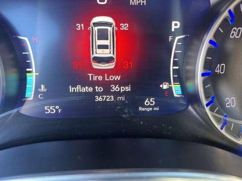 Used 2025 Chrysler Pacifica Limited image 12