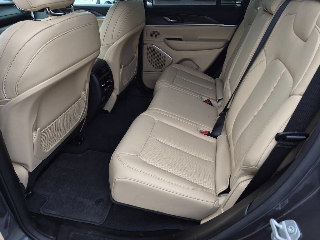 Used 2025 Jeep Grand Cherokee Limited w/ Luxury Tech Group II AWD/4WD image 27