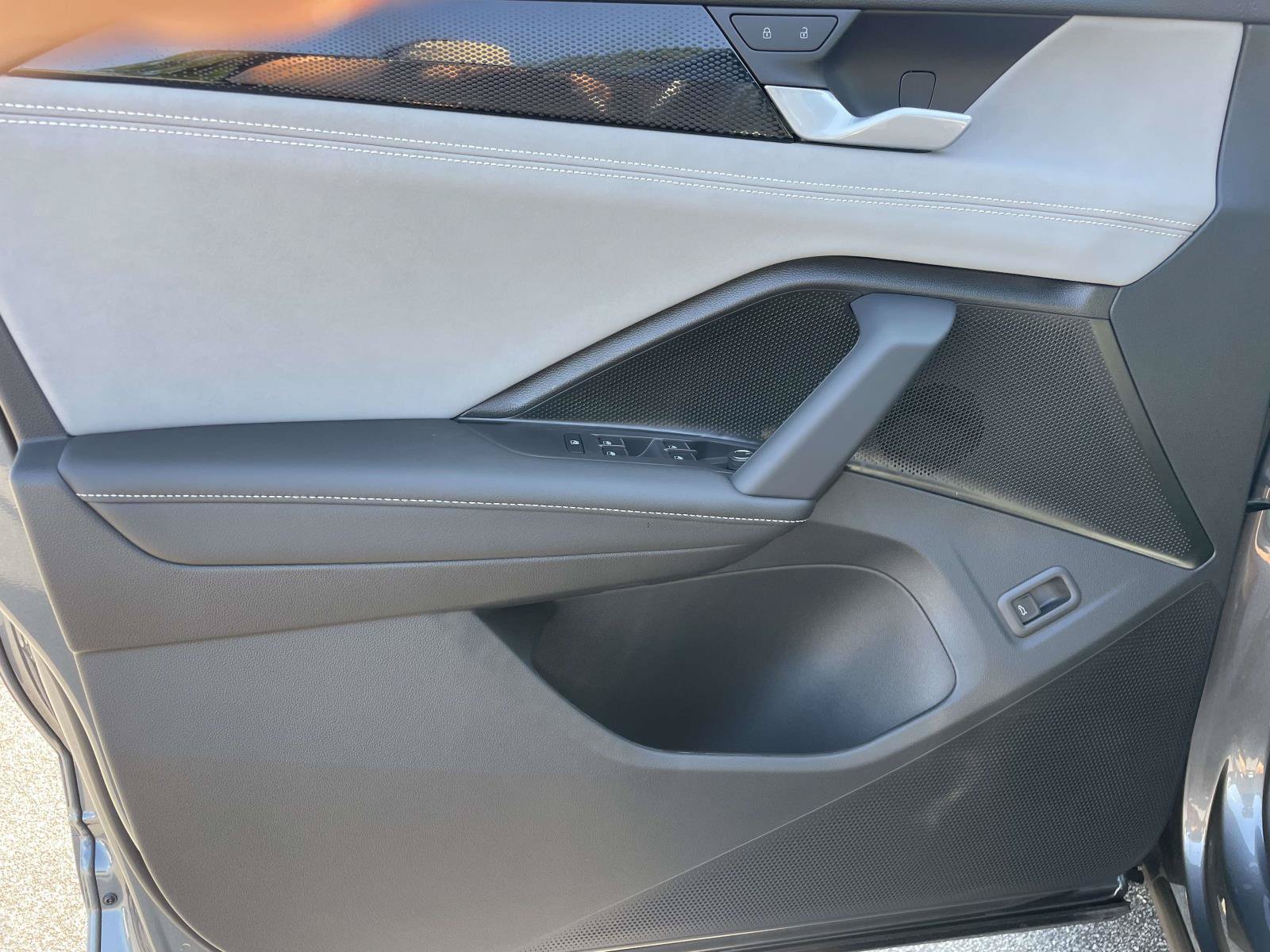 New 2026 Volkswagen Tiguan SE R-Line FWD image 16