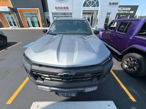 Used 2024 Chevrolet Colorado Trail Boss w/ Technology Package AWD/4WD image 11