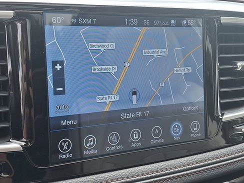 Used 2017 Chrysler Pacifica Limited image 23