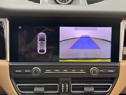 Used 2021 Porsche Macan image 27