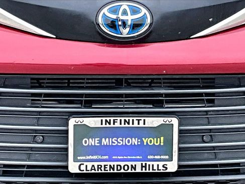 Used 2022 Toyota Sienna XLE image 12