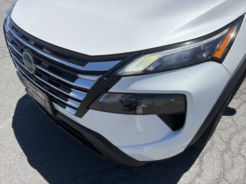 Used 2024 Nissan Rogue SV AWD/4WD image 10