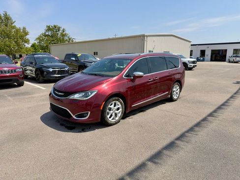 Used 2020 Chrysler Pacifica Limited FWD image 7
